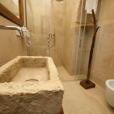 Sassi E Virtù